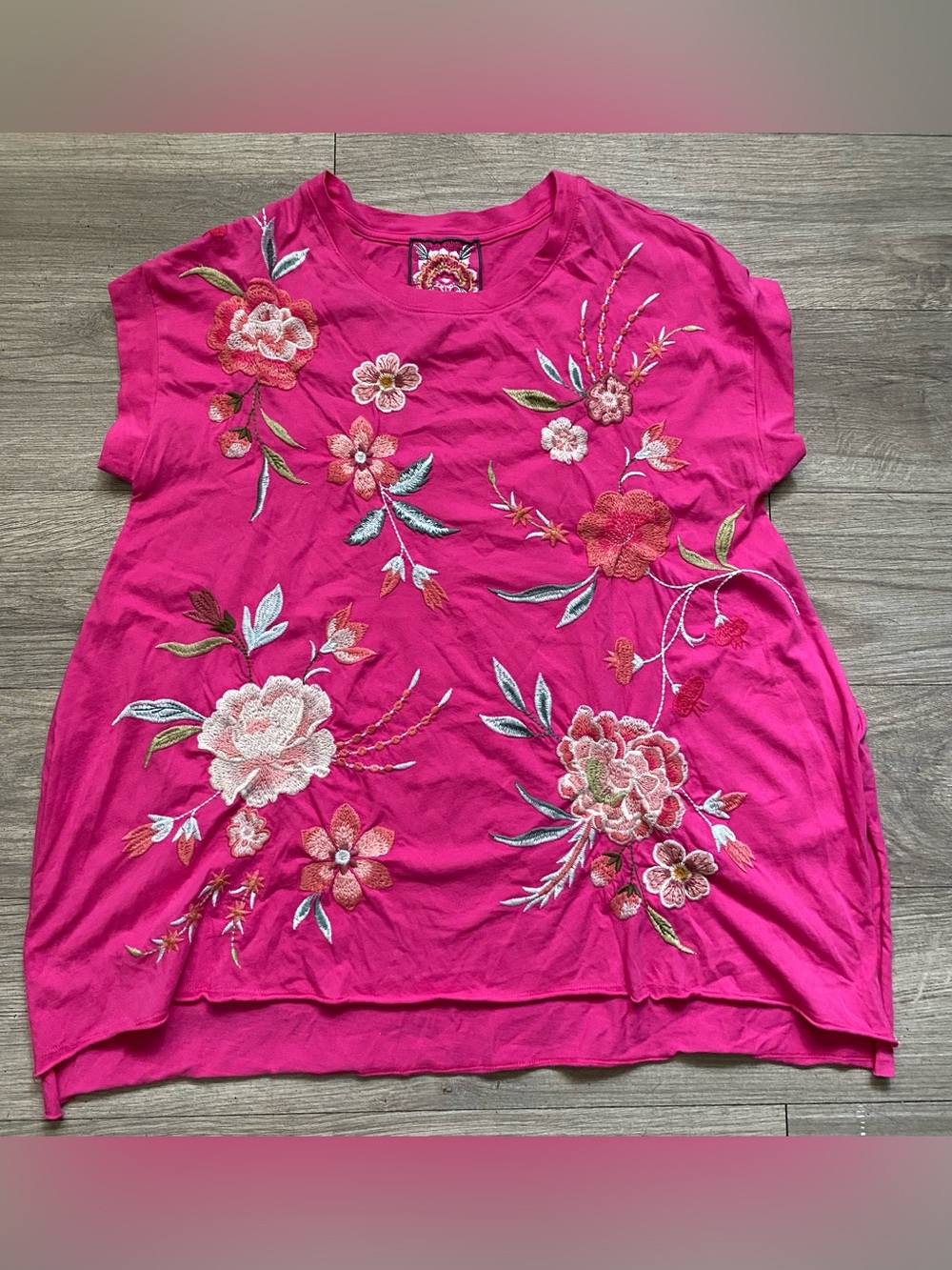 Johnny Was Joya Relaxed Hot Pink Floral Embroidered Short Sleeve Tee